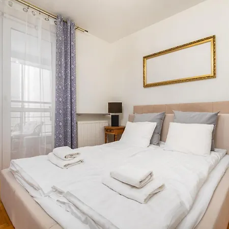 Al.jana Pawla Ii 80 By Homeprime * Warsaw